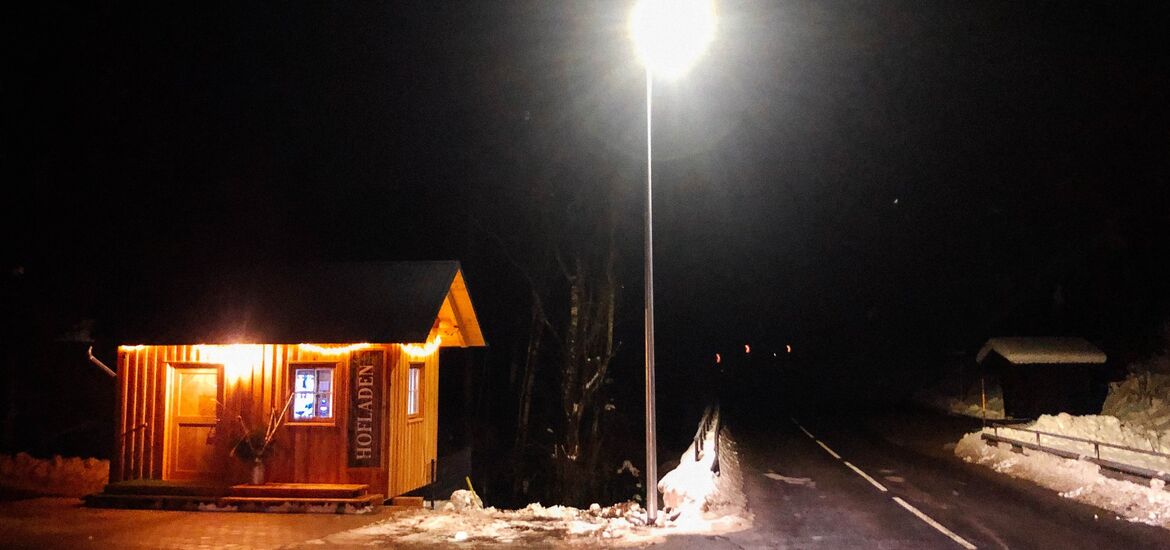 Beleuchtung bei der Bushaltestelle in Aichach